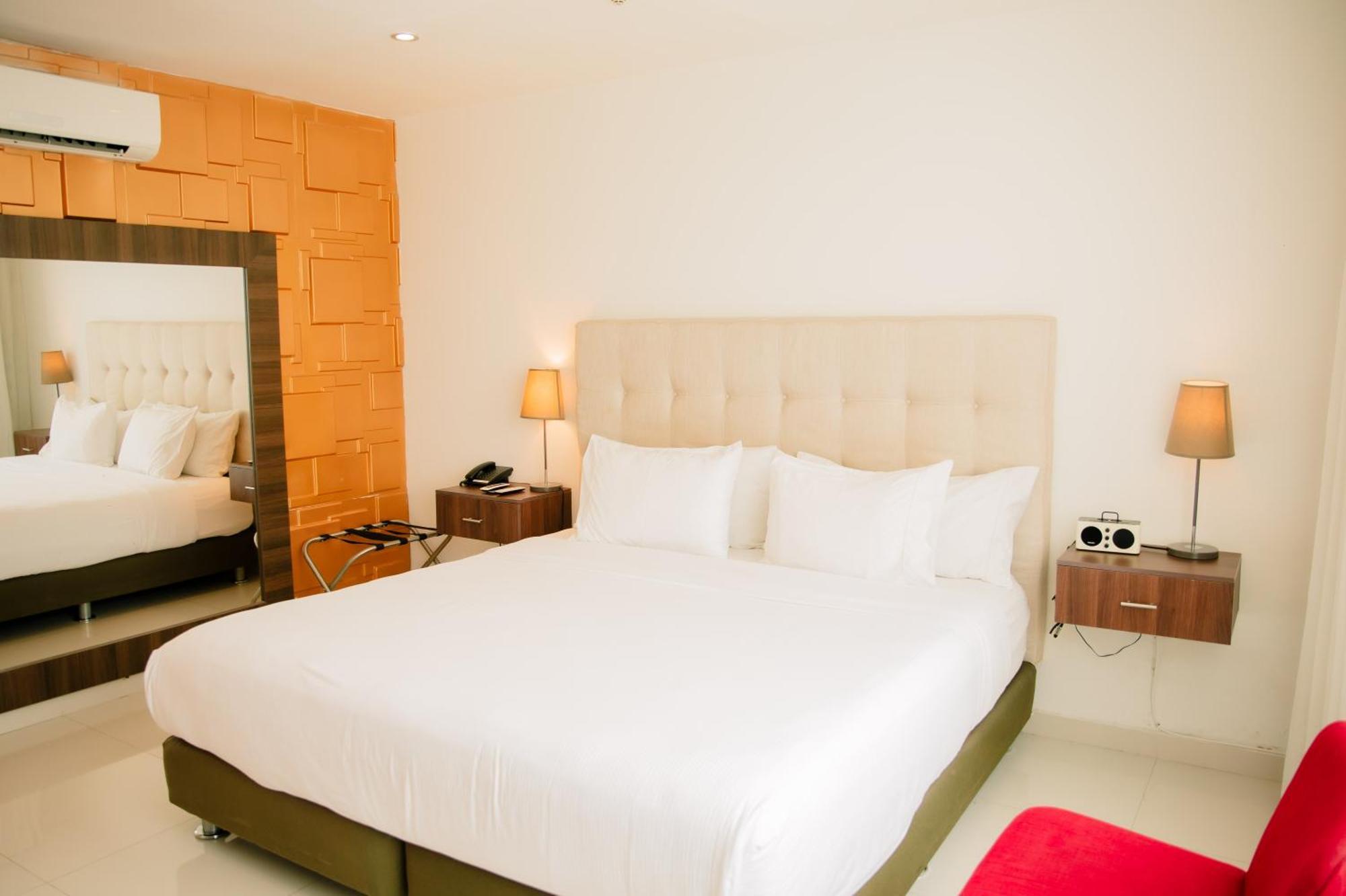 Hotel Parque Del Sol Монтерия Экстерьер фото