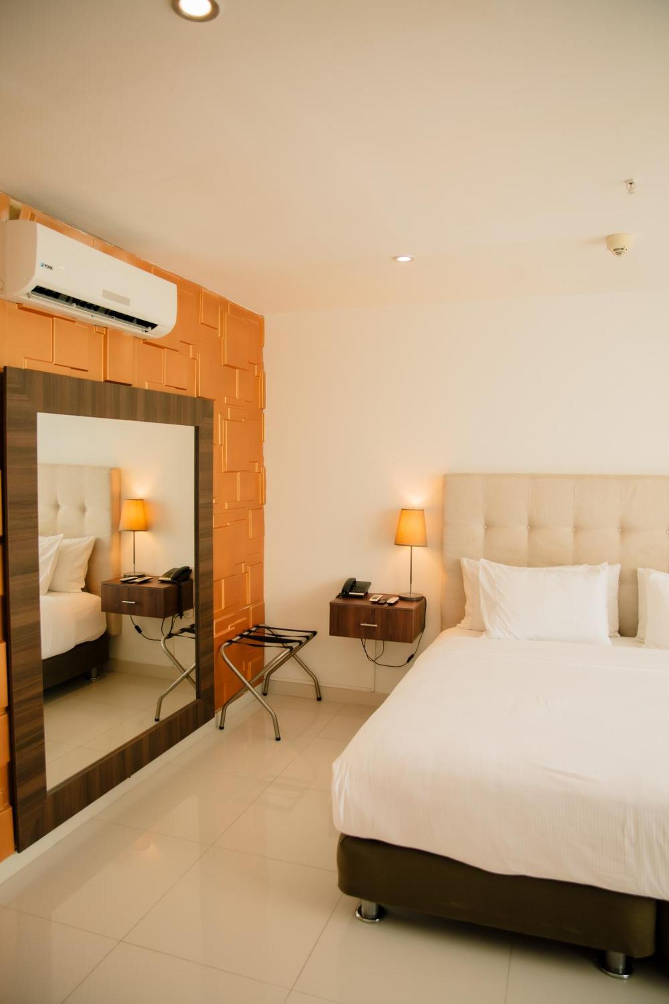Hotel Parque Del Sol Монтерия Экстерьер фото